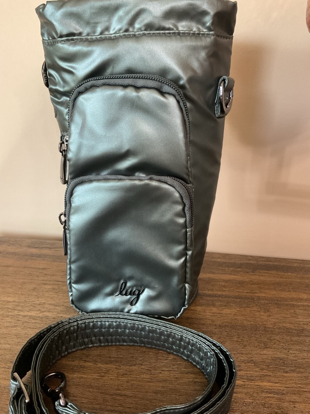 Lug Metallic Olive Huggie Insulated Crossbody Bag NWOT - Picture 3 of 10